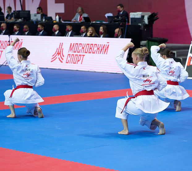 Кимоно для карате подростковое Adidas K999 Shori Karate Uniform Kata WKF белое с черным логотипом 621_553