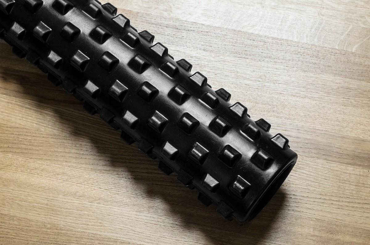 Роллер массажный YouSteel Grid foam roller, 780х150мм черный 1200_795